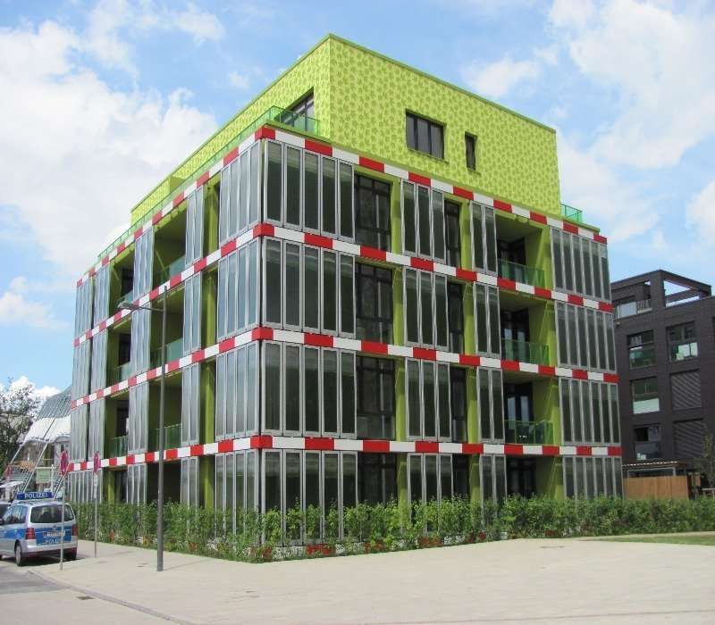 SolarLeaf, la facciata che produce elettricità e calore a partire da microalghe; simbolo della bioedilizia ad Amburgo