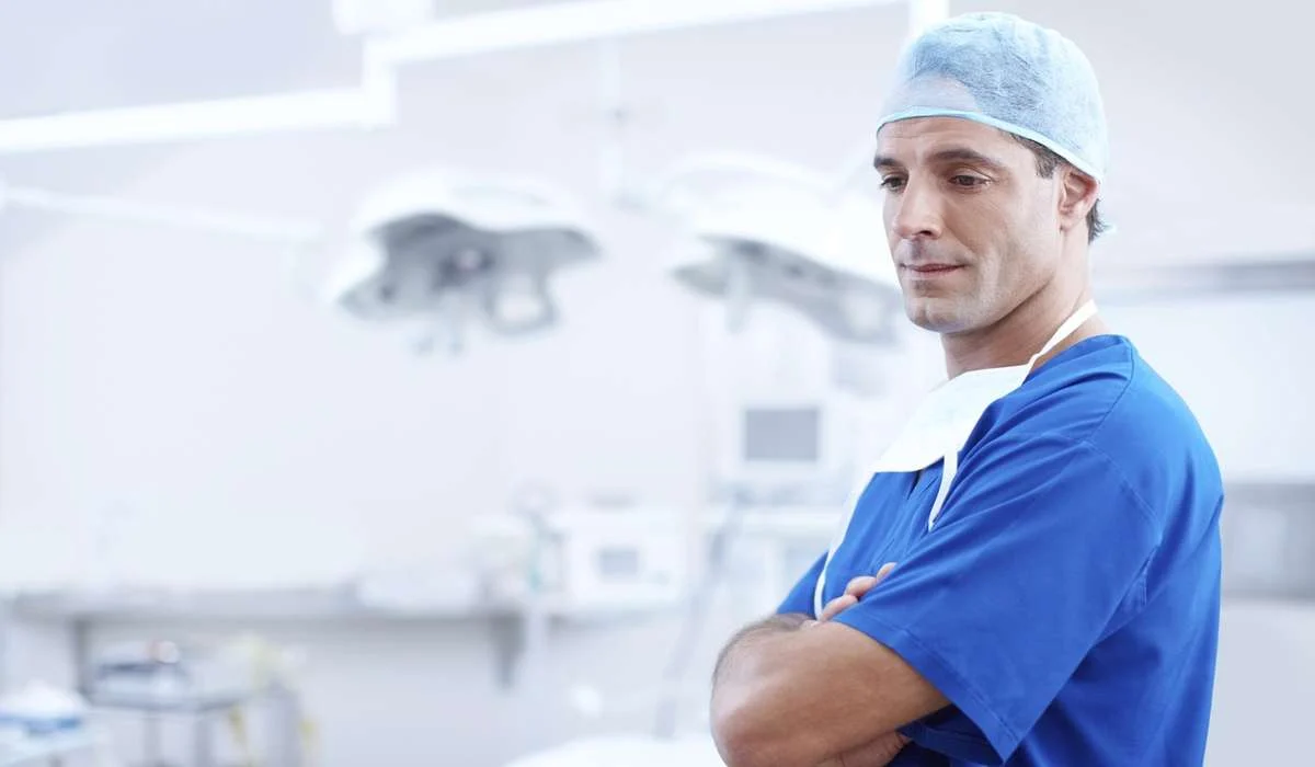 Chi ha avuto un ruolo chiave nel trasformare l'organizzazione e il curriculum della moderna educazione medica?