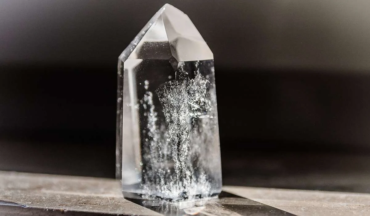 Chi è ricordato per la teoria sull'enantiomeria dei cristalli?