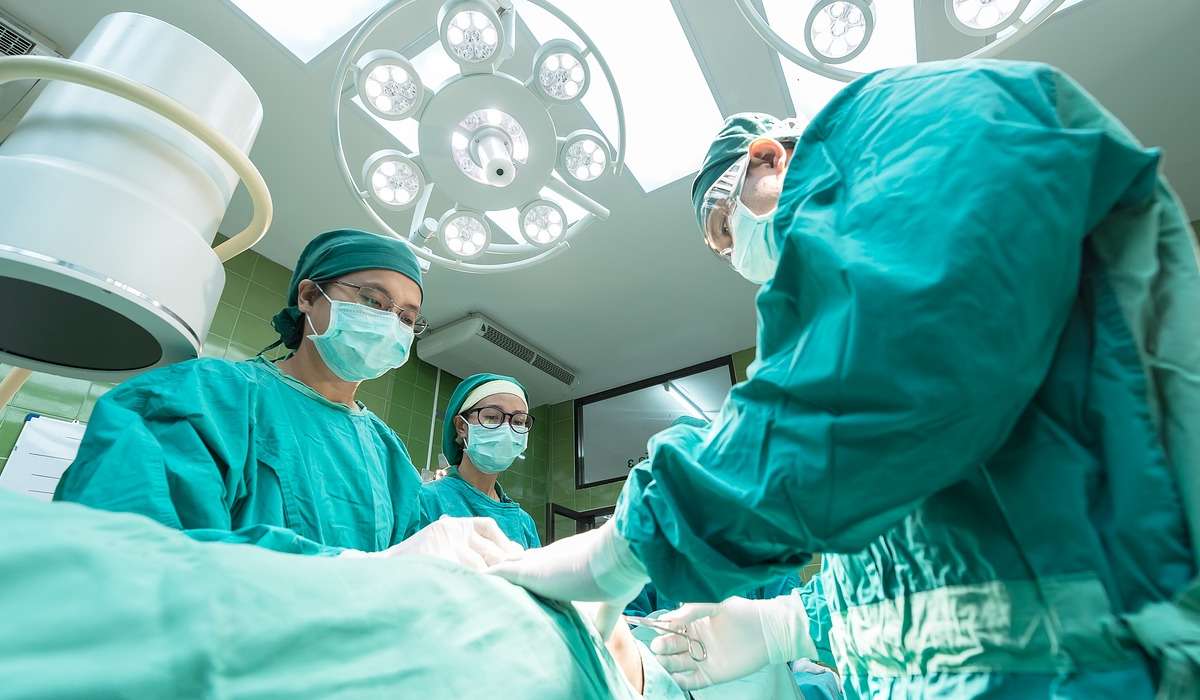 Cosa comporta l'operazione chirurgica detta callosotomia?