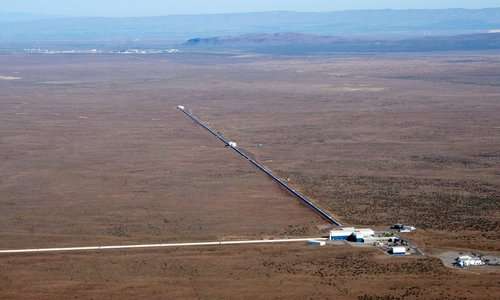 LIGO è un esperimento per rilevare le onde gravitazionali. La fisica quantistica gioca un ruolo fondamentale.