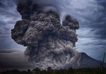 Un supervulcano in eruzione dà un'idea della potenza dei Campi Flegrei