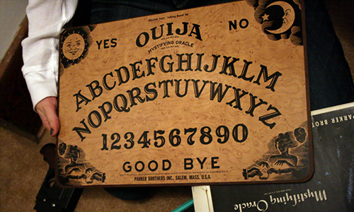 Gli spiriti invocati potrebbero comunicare tramire la tavola Ouija