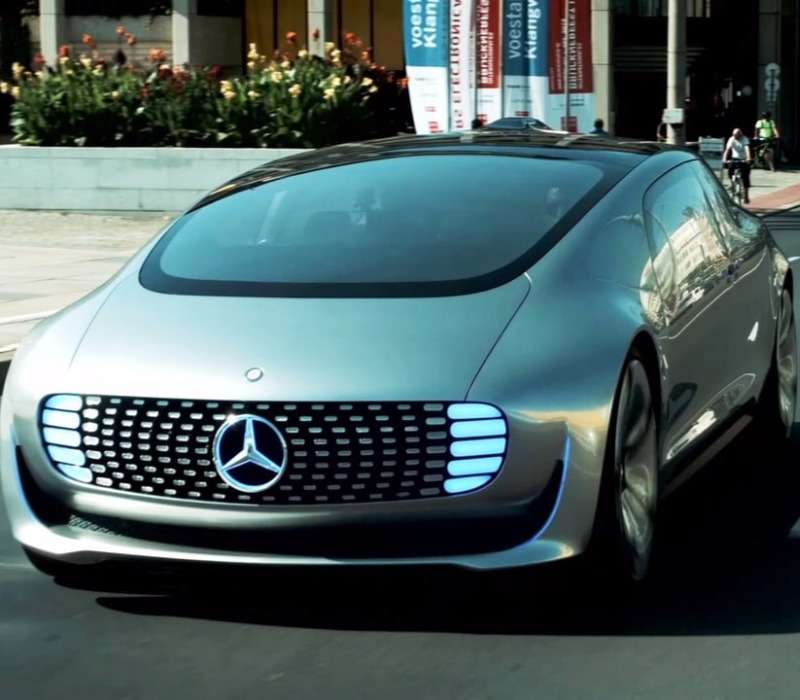 L'auto del futuro sarà predisposta per la guida autonoma e la compattezza dei motori elettrici cambierà le proporzioni del corpo vettura.