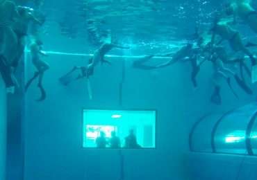 Y-40, la piscina più profonda del mondo è anche l'unica piscina di acqua termale, che permette le immersioni senza muta.