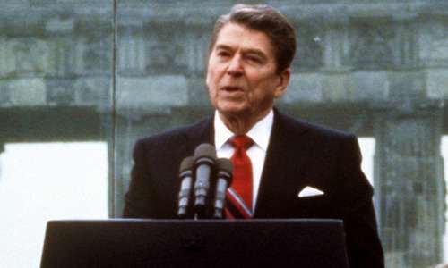 Reagan è preso esplicitamente come modello da Trump, che risponde alla nostalgia politica dell'elettorato americano più maturo.