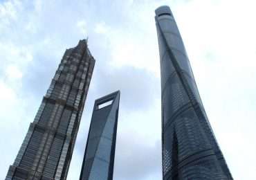Con i suoi 632 metri di altezza la Shanghai Tower spicca sugli altri numerosi grattacieli del distretto finanziario di Shanghai
