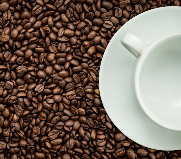 La caffeina contenuta nel caffè influenza il nostro metabolismo e non solo.