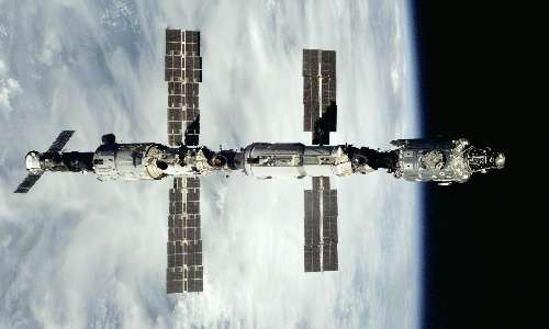 L'attuale stazione spaziale ISS si sviluppa da questi 3 moduli: Unity, Zatja e Zvezda