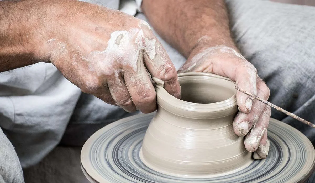 Quale di questi non è un ingrediente utilizzato per glassare la ceramica?