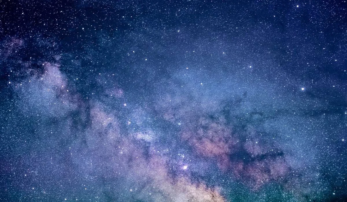 Ad occhio nudo dalla Terra appare