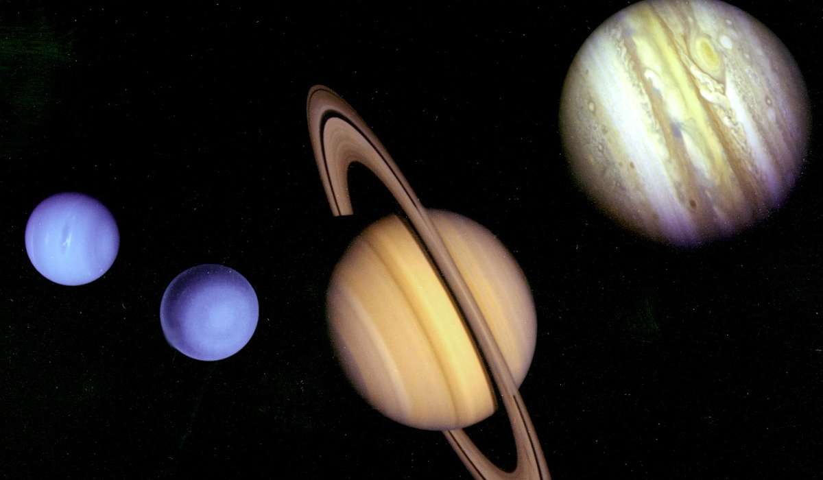 Con quale appellativo gli scienziati si riferiscono ad Urano per differenziarlo dagli altri giganti gassosi?