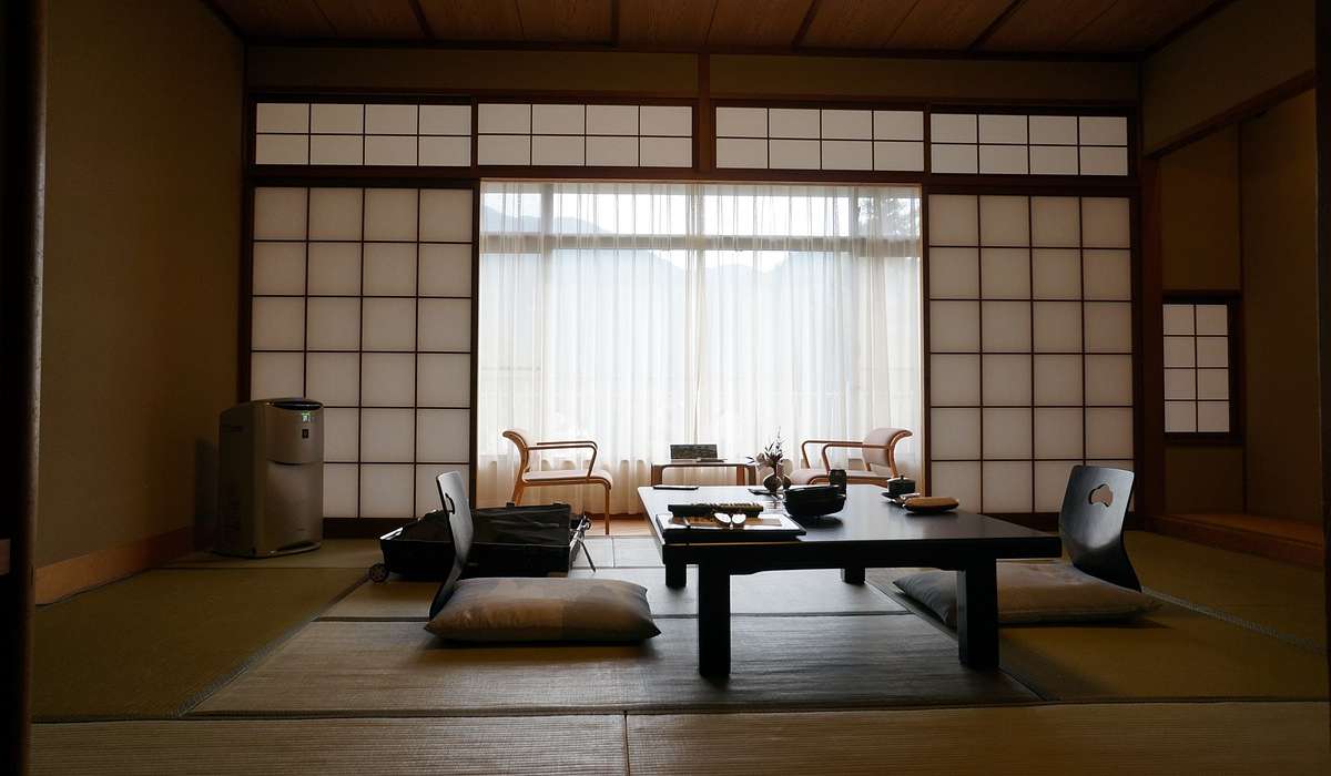 L’architettura e il design giapponese sono spesso caratterizzati da: