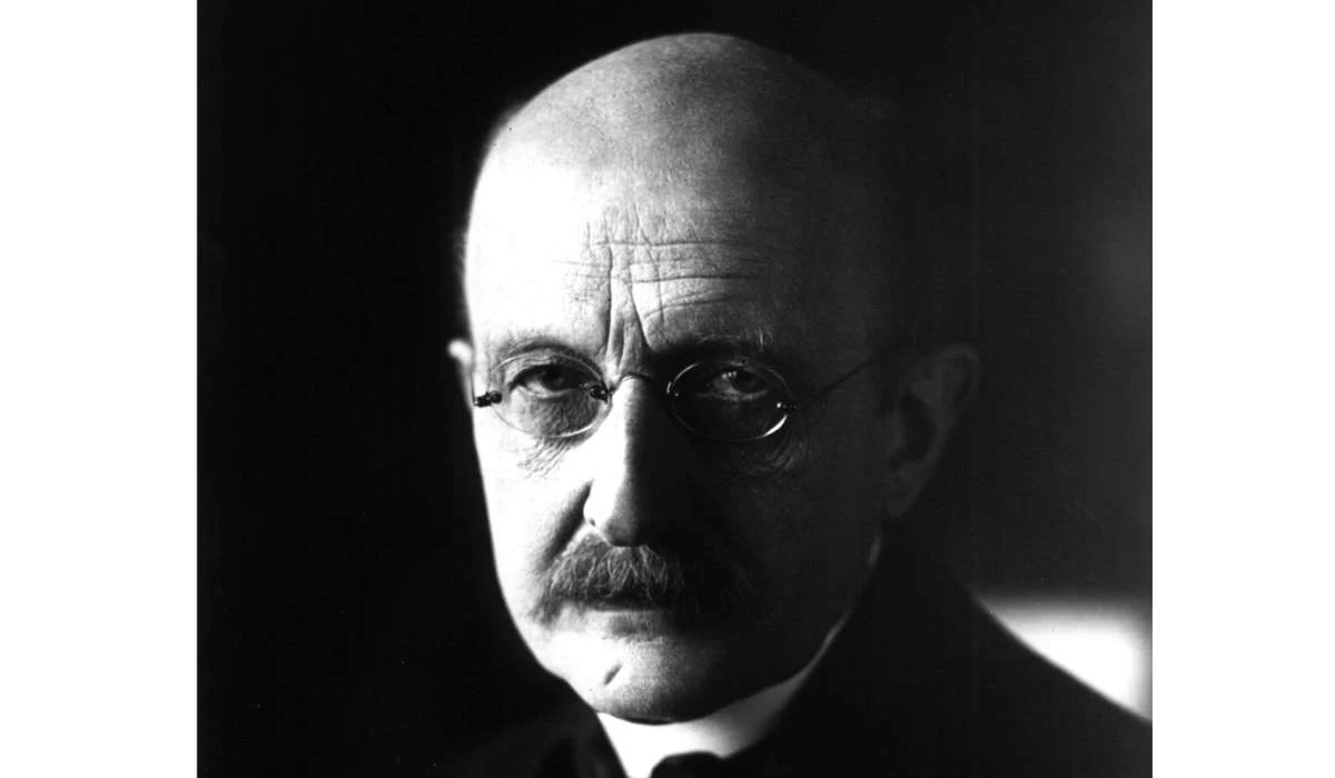 Una delle grandi scoperte di Max Planck fu che l'energia delle radiazioni veniva emessa in pacchetti chiamati come?
