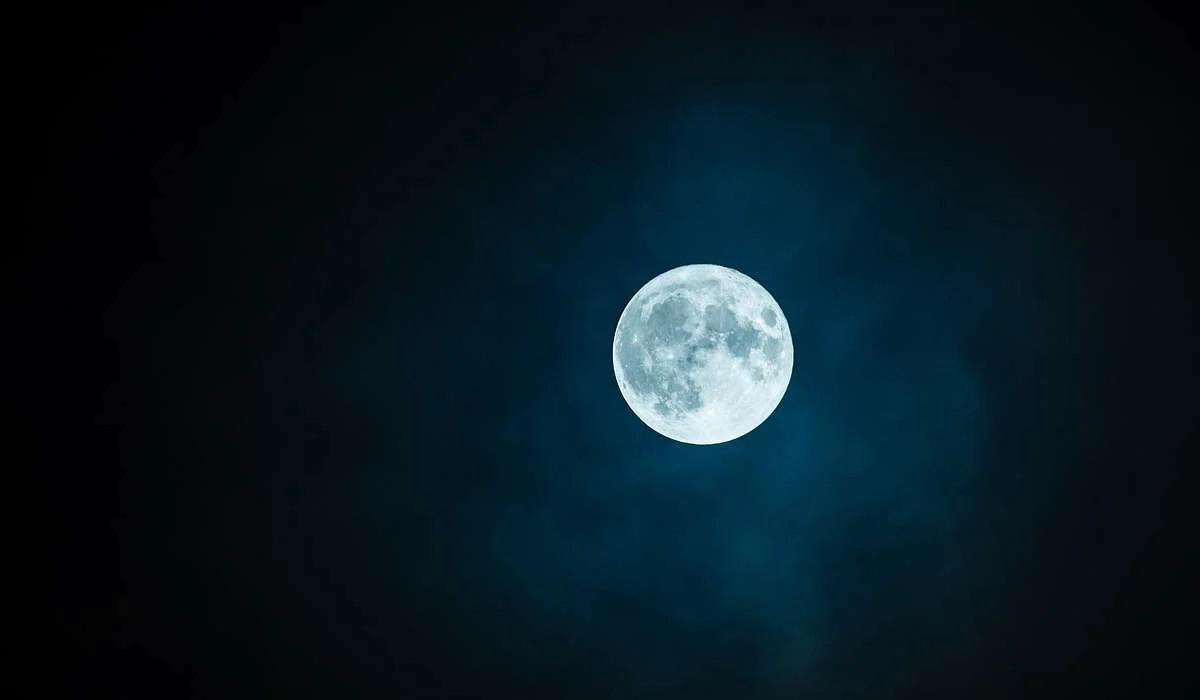La Luna è priva di atmosfera.