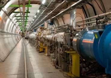 Il world wide web, LHC, bosone di Higgs, sono tutte parole che non potete perdervi se volete visitare il CERN. Stefano Meroli ci aiuterà nella scoperta di questo grandissimo labpratprio scientifico.