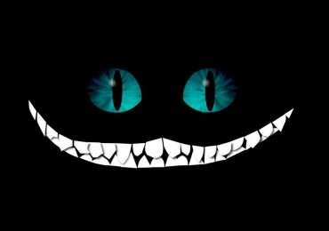 Il gatto di alice o gatto del Cheshire mentre mostra il suo sorriso emblematico