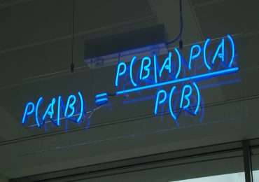 Il teorema di bayes è fondamentale in statistica nel calcolo della probabilità condizionata.
