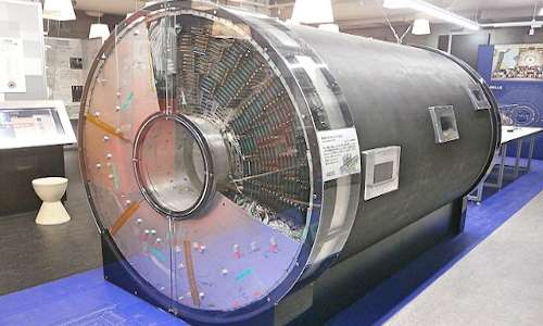 Detector per la radiazione Čherenkov fatto in aerogel.