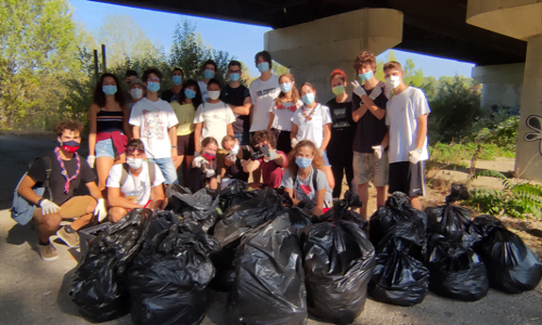 I molti rifiuti raccolti dai ragazzi che hanno partecipato a Save the Planet a Pesaro.