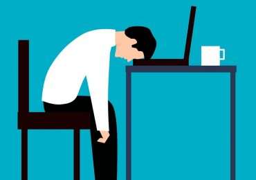 Non ho voglia di lavorare: i rischi possono essere il burnout e l'abbandono dell'organizzazione.