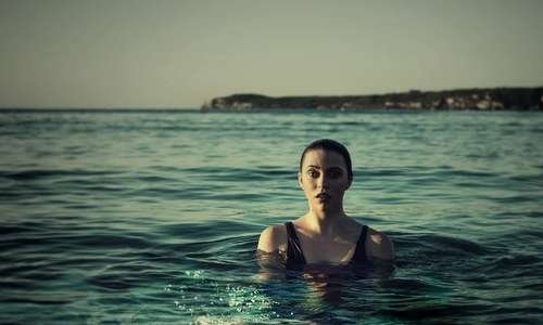 Ritrovarsi in acqua può significare non avere più il controllo di sé quando si soffre di talassofobia.