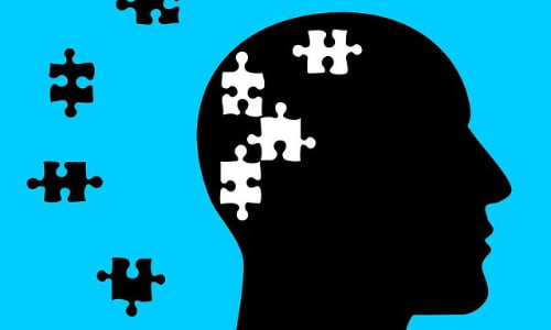 Il cervello malato di morbo di Alzheimer perde gradualmente le sue funzioni.
